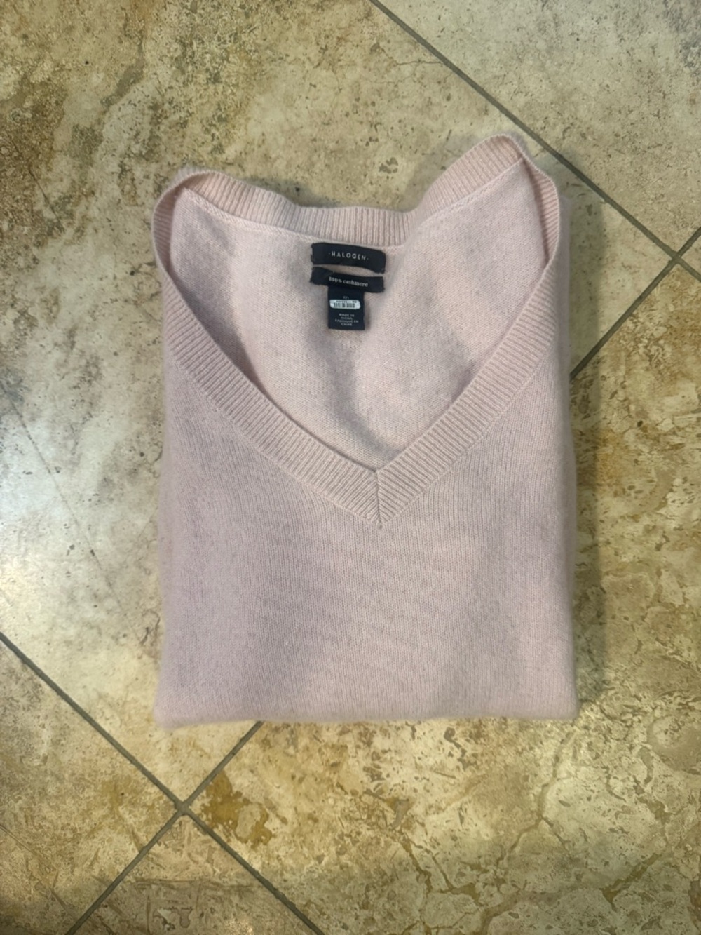 Halogen V-Neck Sweater in Pale Pink